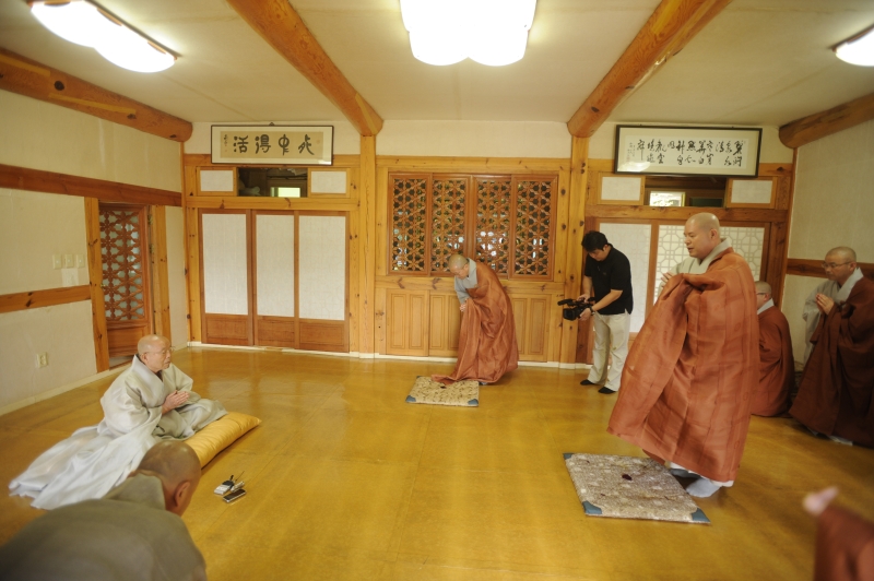 2010.09.11_예방 법전 종정예하,원로의장 종산대종사 (1)